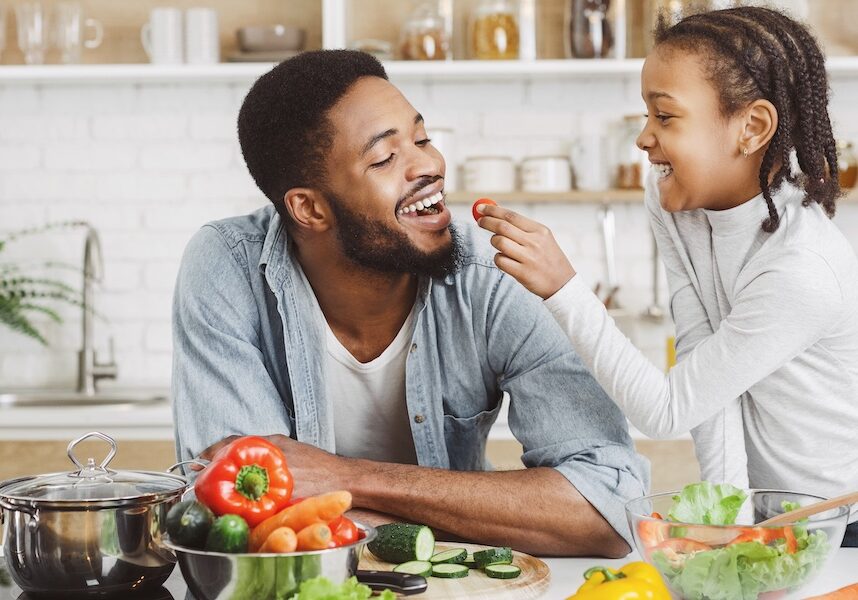 daughter and father eating heathy foods.